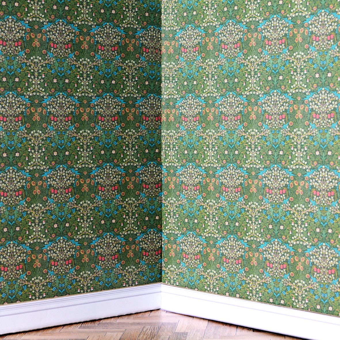 131. Morris Floral Green Wallpaper